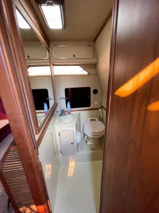 Private Yacht On Catskill Creek Exterior photo